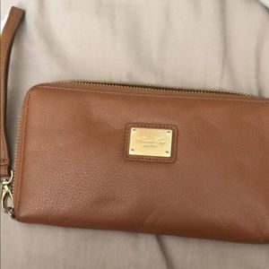 Kenneth Cole wristlet